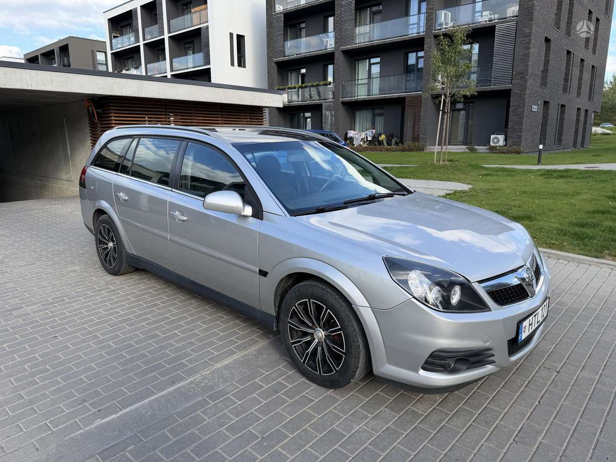 Opel Vectra 2006 — вигляд ззаду