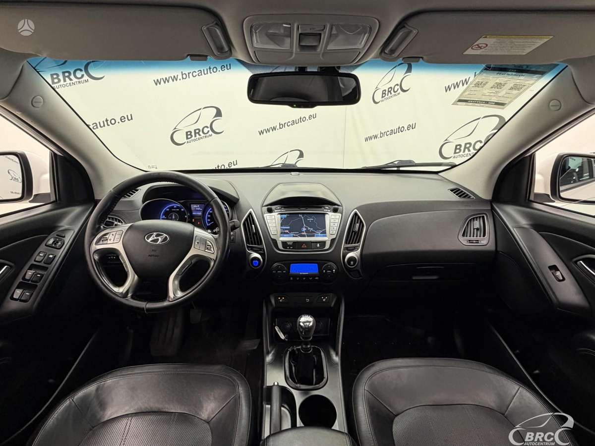 Hyundai ix35 2012 — engine 1995 cm³, 150 HP (110kW)