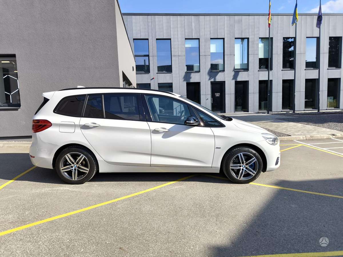BMW 220 2015 — rear view