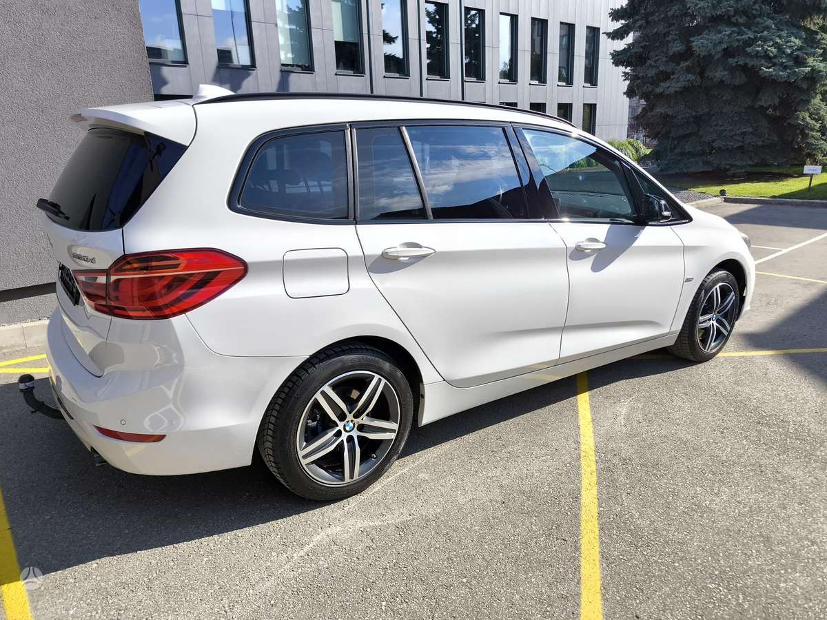 BMW 220 2015 — interior