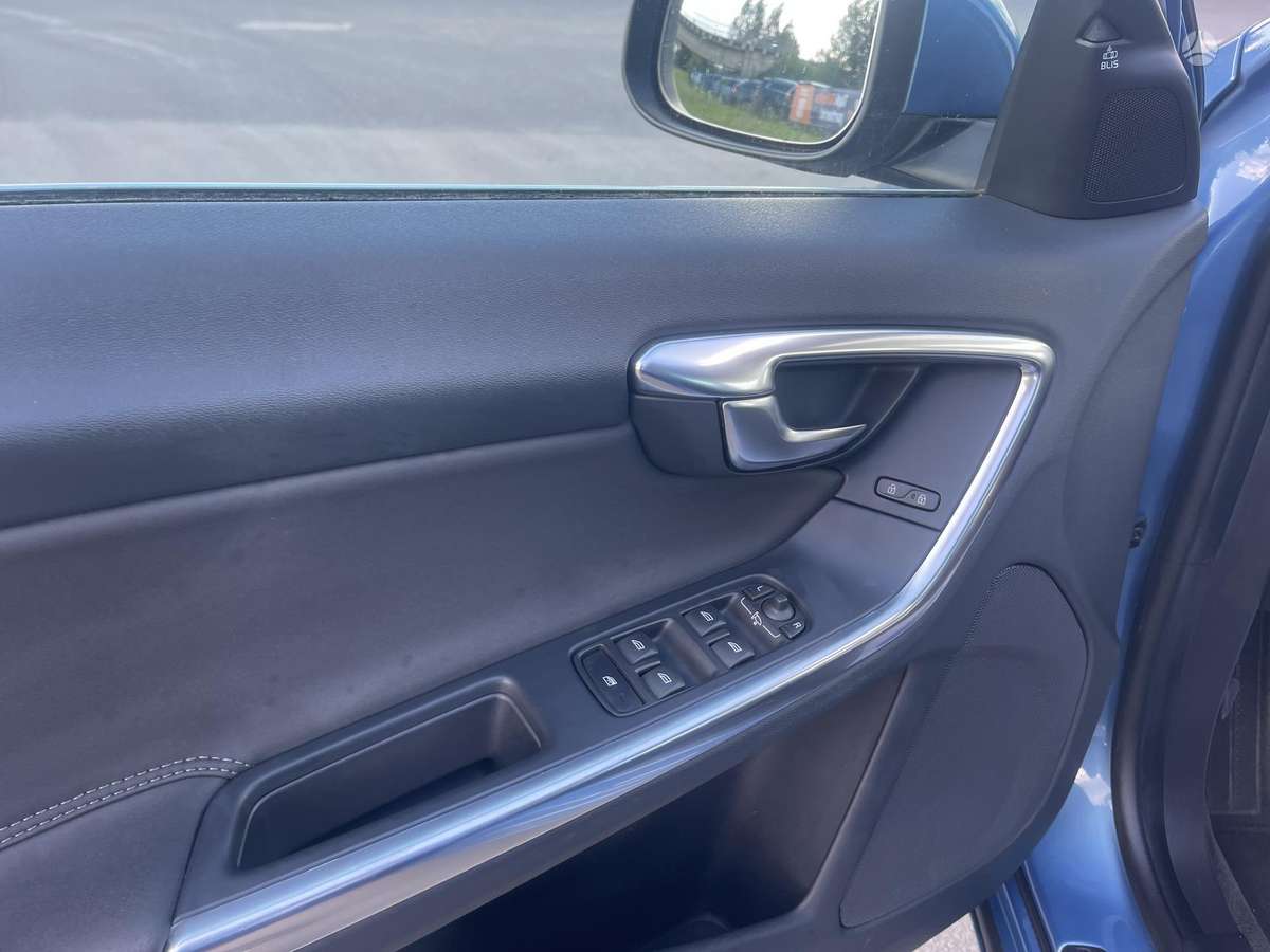 Volvo V60 2014 — photo 17