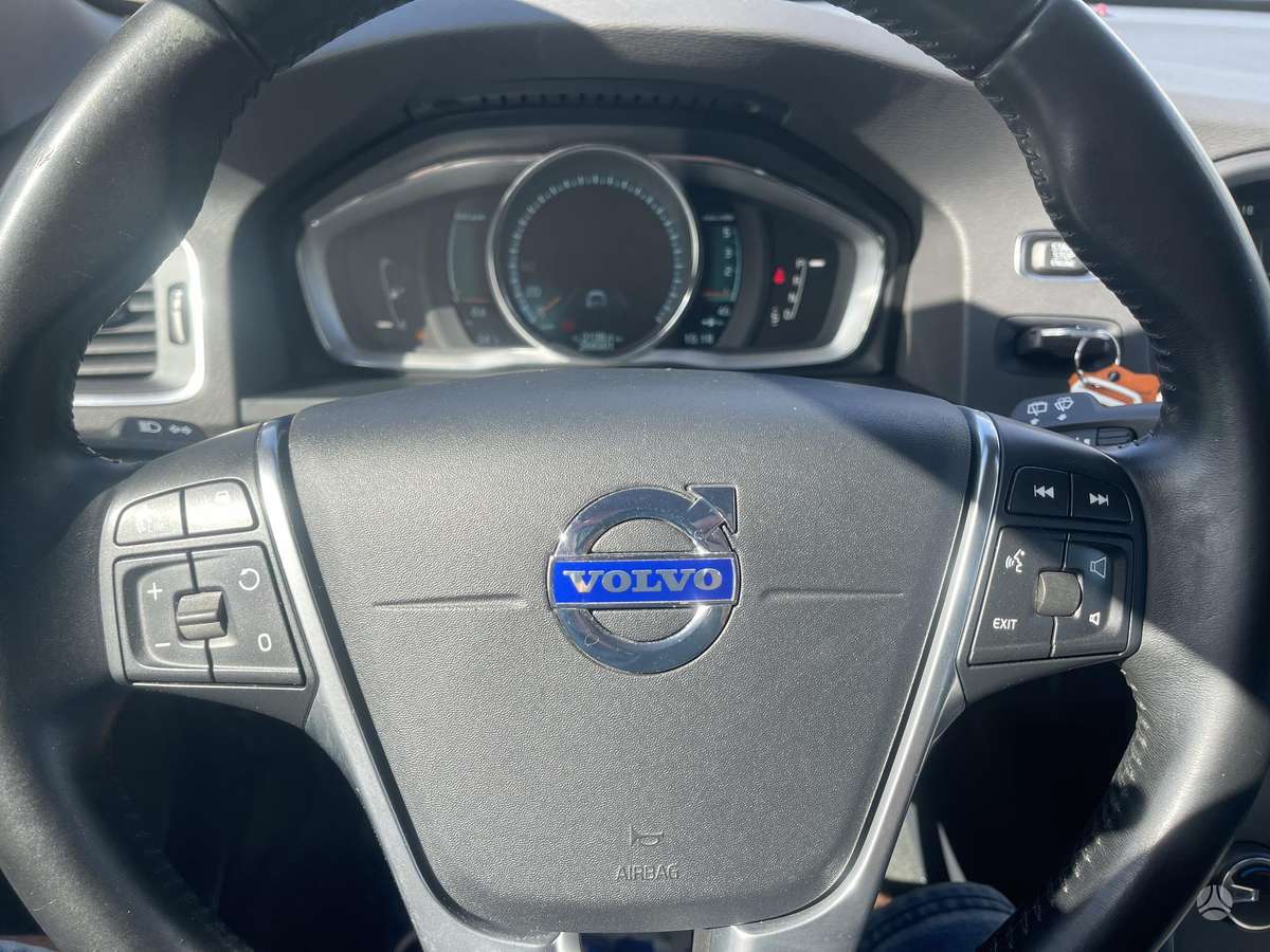 Volvo V60 2014 — photo 19