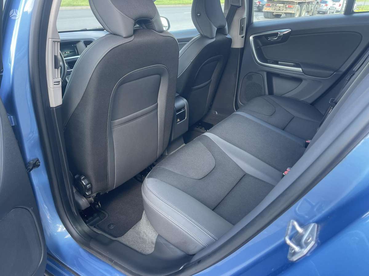 Volvo V60 2014 — photo 24
