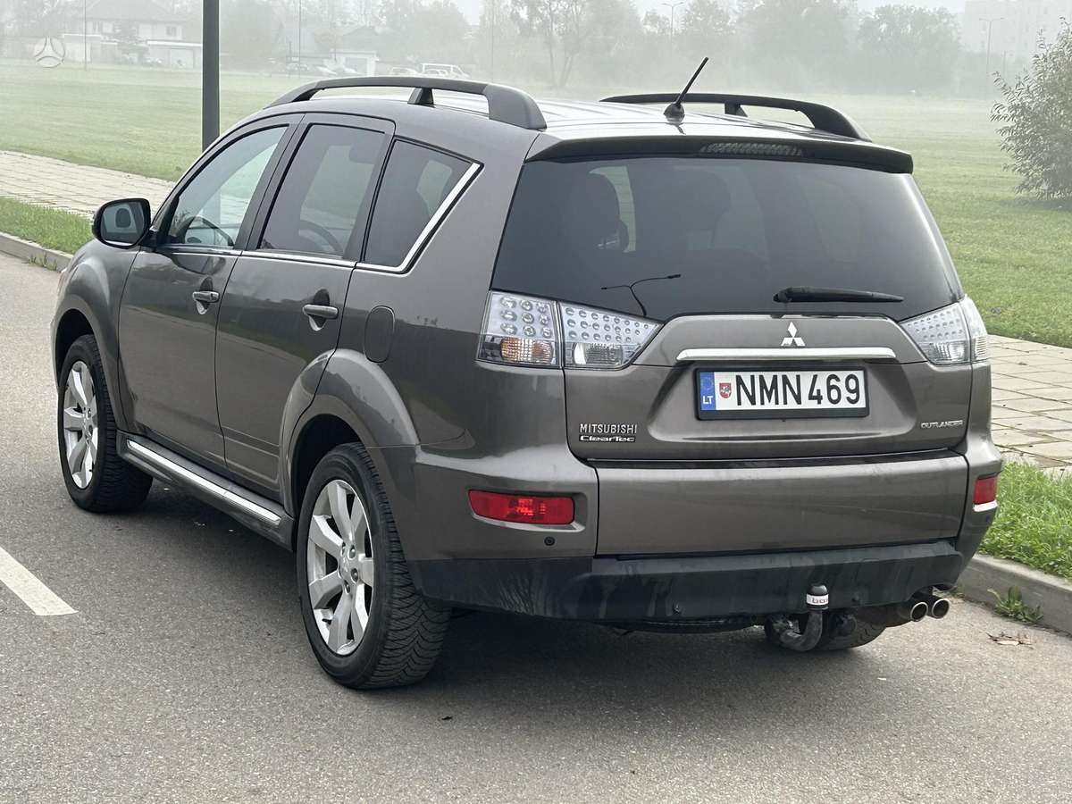 Mitsubishi Outlander 2011 — engine 2300 cm³, 177 HP (130kW)