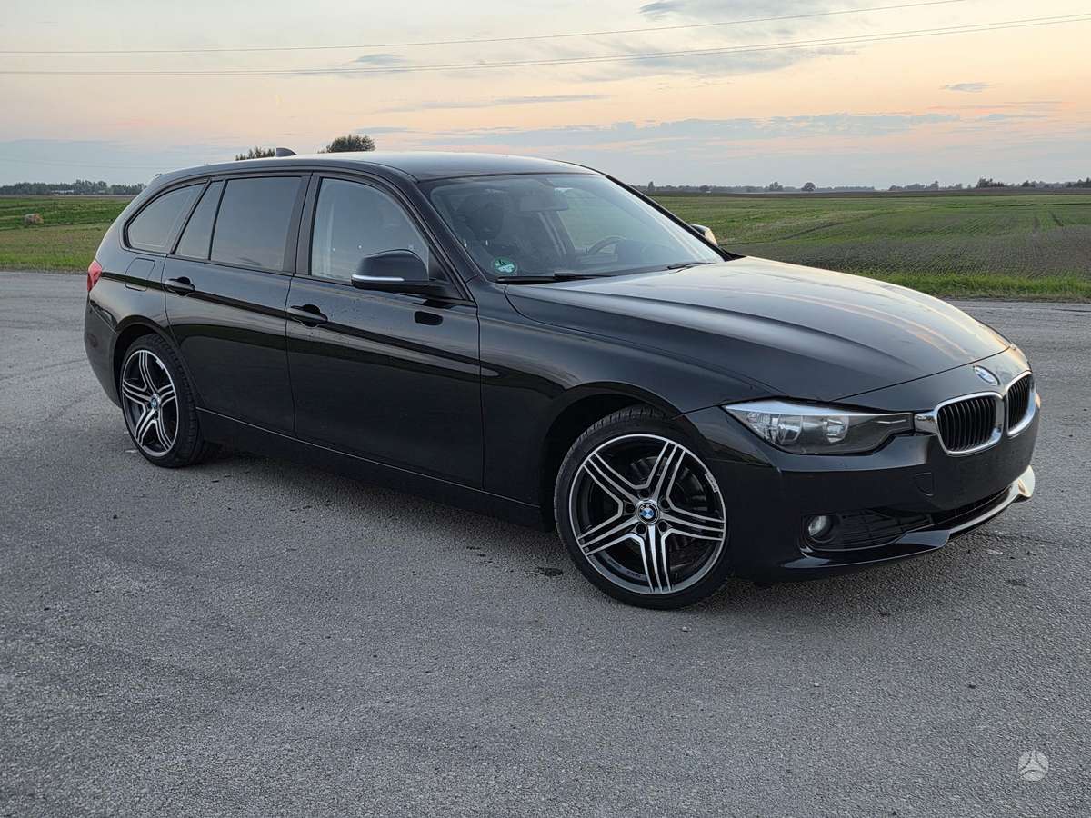 BMW 320 2013 — салон