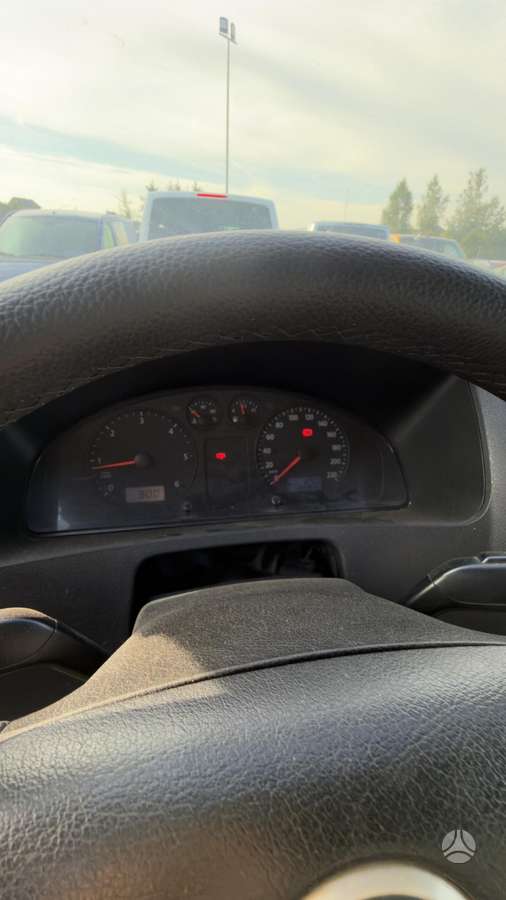 Volkswagen Transporter 2004 — photo 10