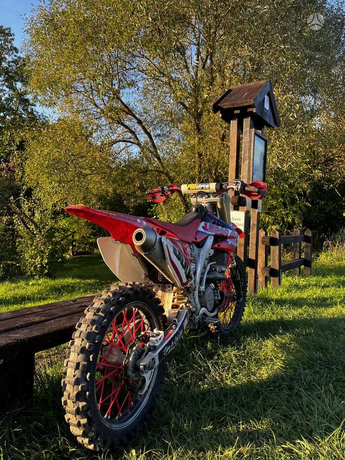 Honda CRF 2008 — rear view
