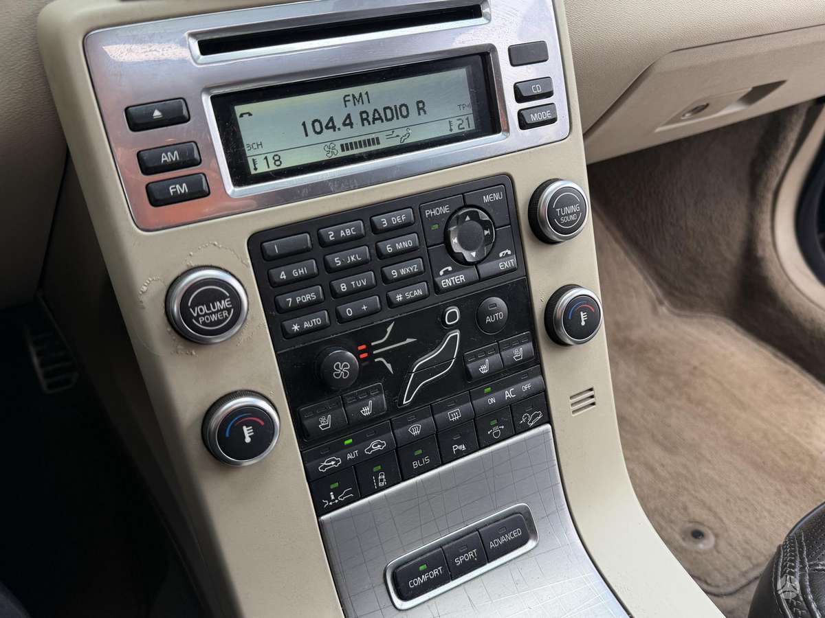 Volvo XC70 2009 — photo 11