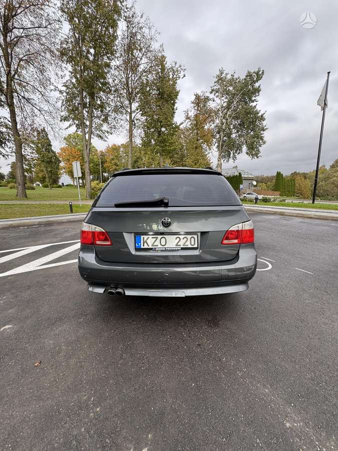 BMW 525 2004 — interior