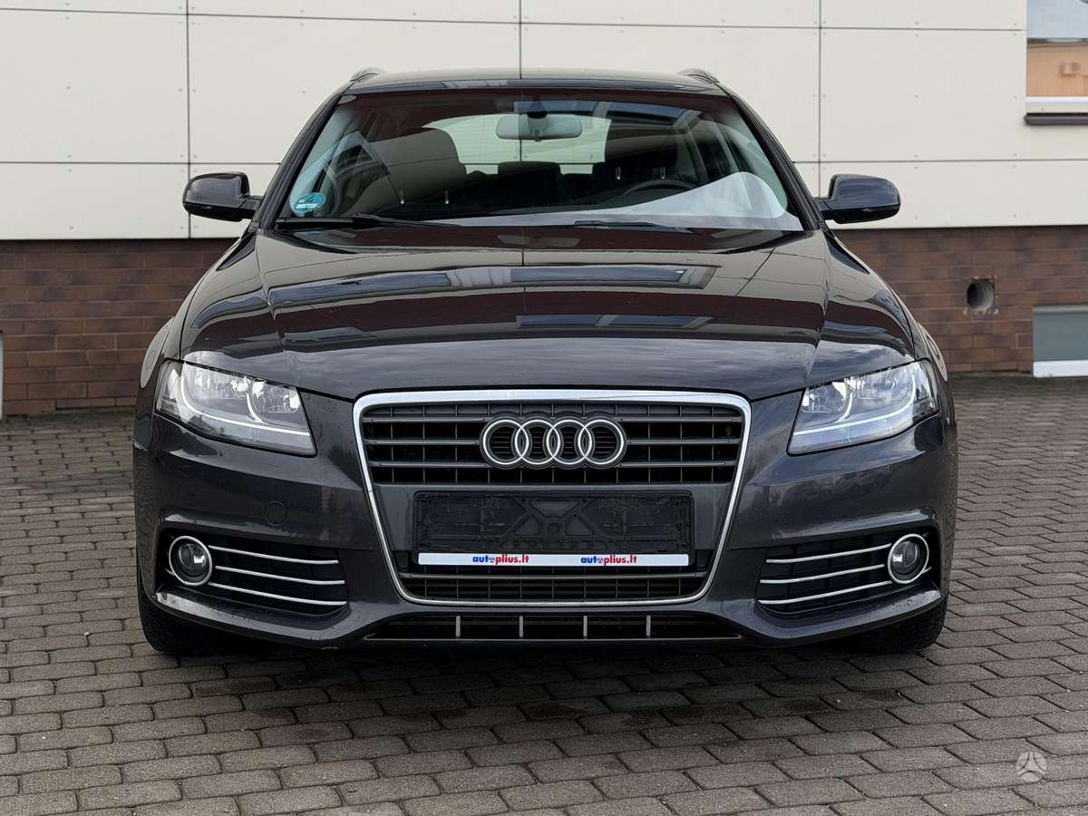Audi A4 2010 — вигляд ззаду