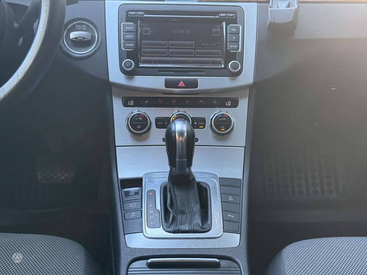 Volkswagen Passat 2013 — photo 10