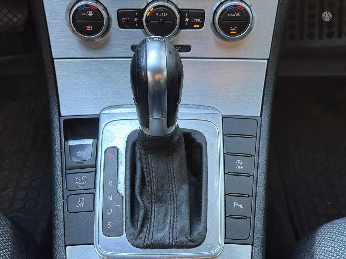 Volkswagen Passat 2013 — photo 11