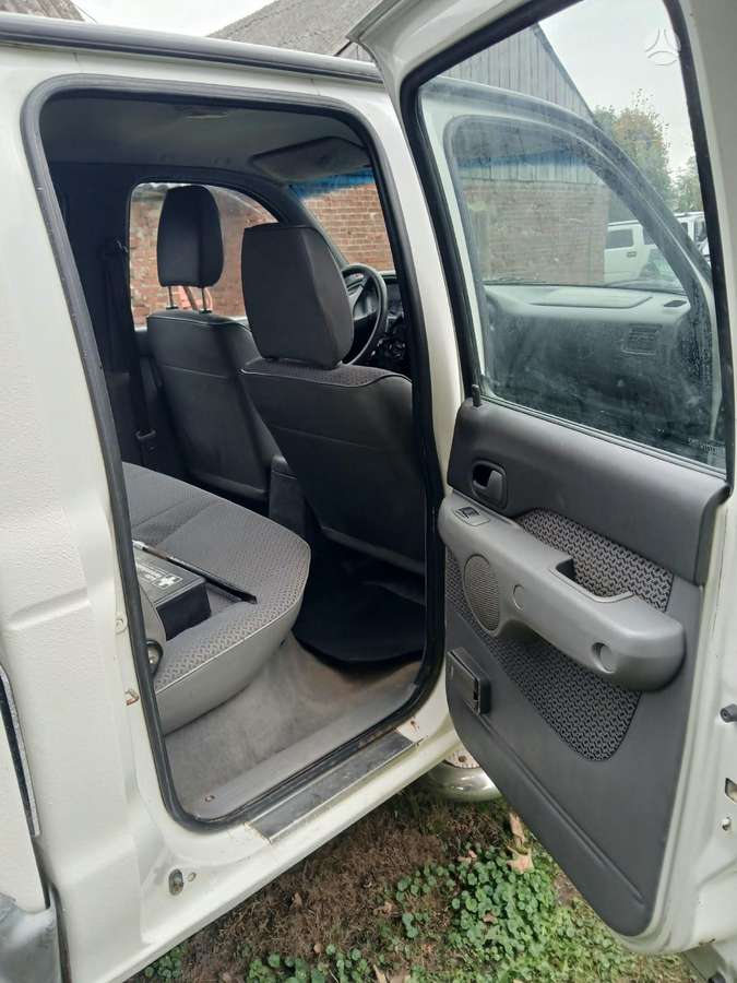 Ford Ranger 2004 — interior