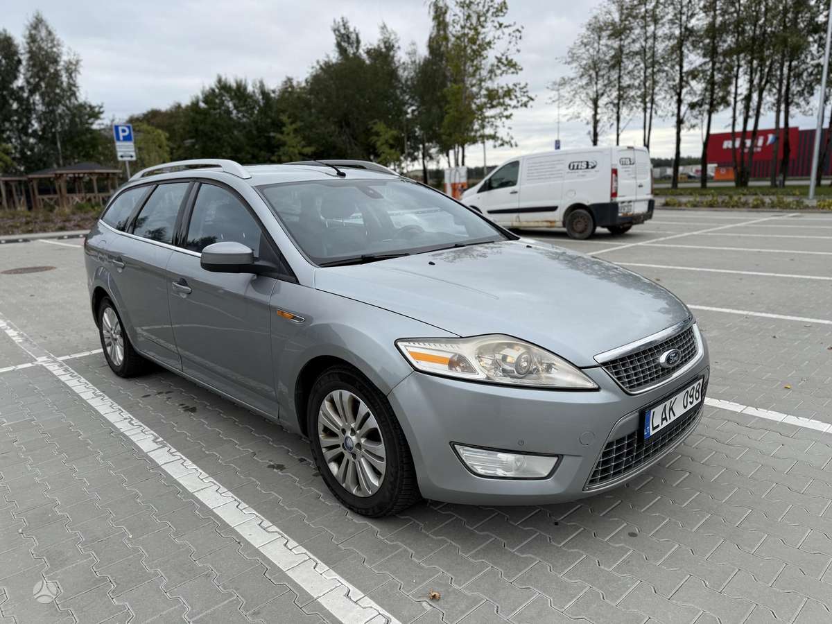 Ford Mondeo 2009 — rear view