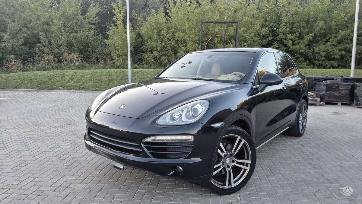 Porsche Cayenne 2011 — салон