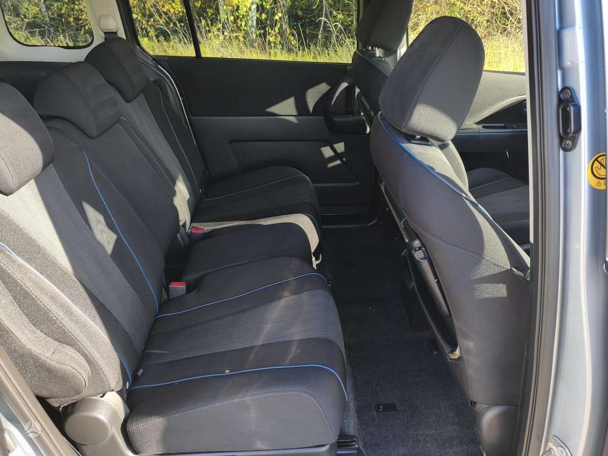Mazda 5 2012 — photo 9