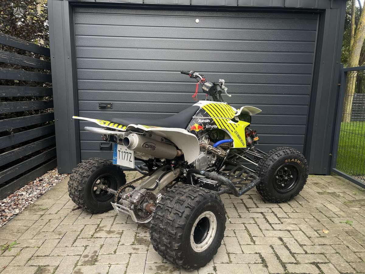 Yamaha YFZ 2006 — вигляд ззаду