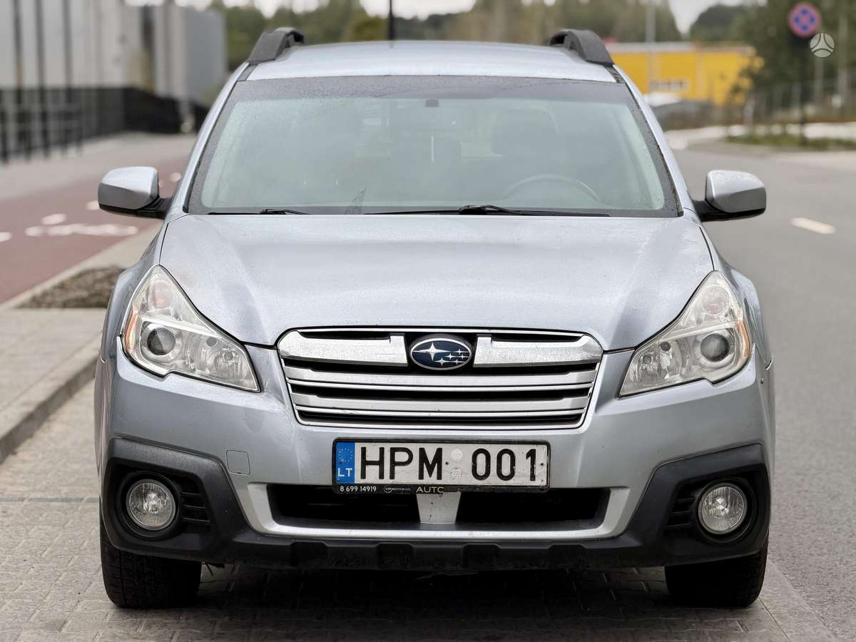 Subaru Outback 2013 — вигляд ззаду
