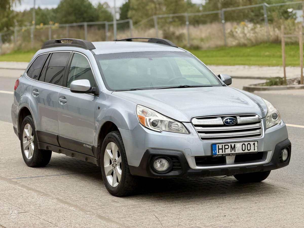 Subaru Outback 2013 — салон