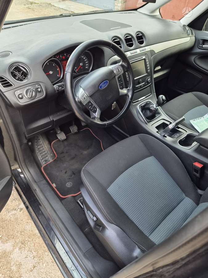 Ford Galaxy 2014 — photo 10