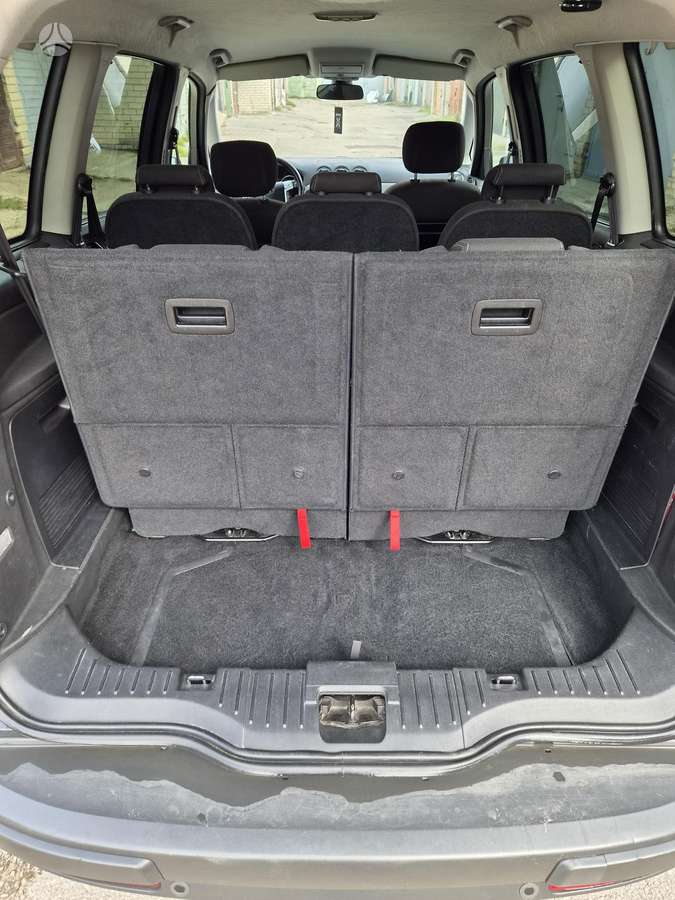 Ford Galaxy 2014 — photo 14