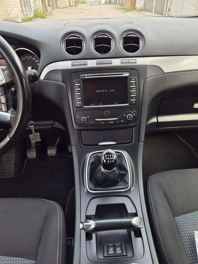 Ford Galaxy 2014 — photo 15