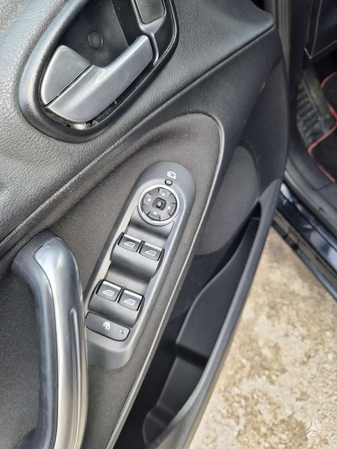 Ford Galaxy 2014 — photo 17