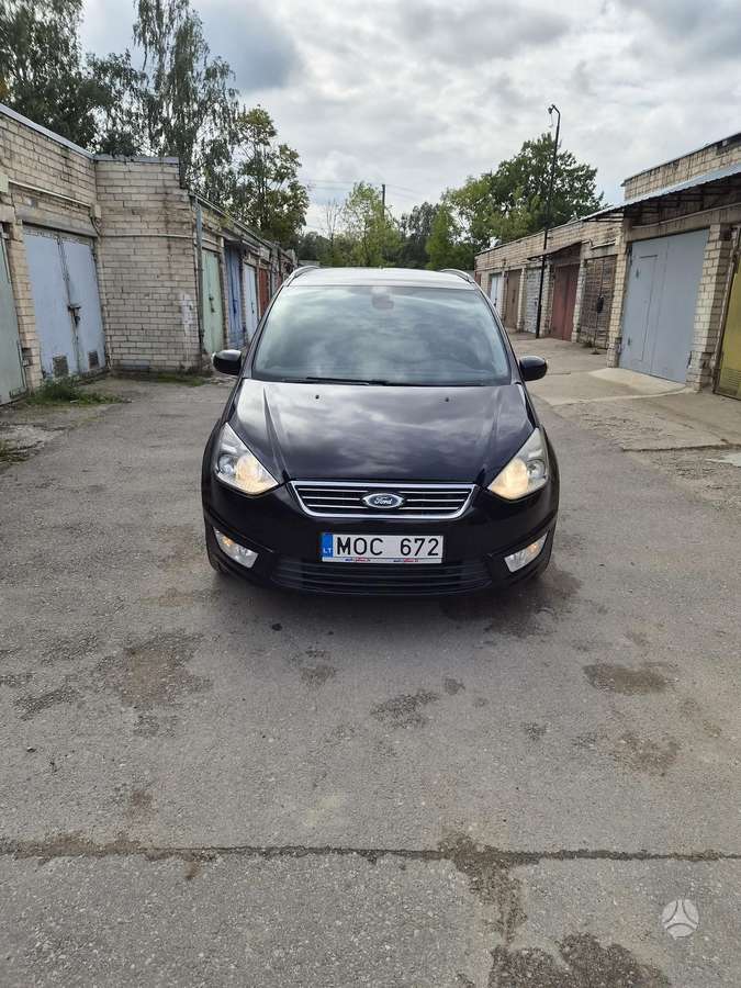 Ford Galaxy 2014 — rear view