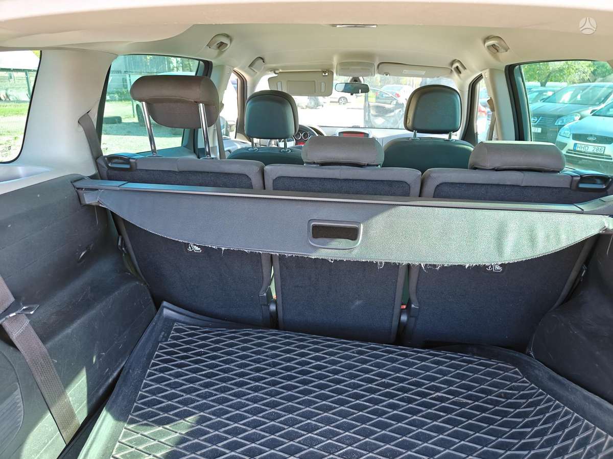 Opel Zafira 2012 — photo 12