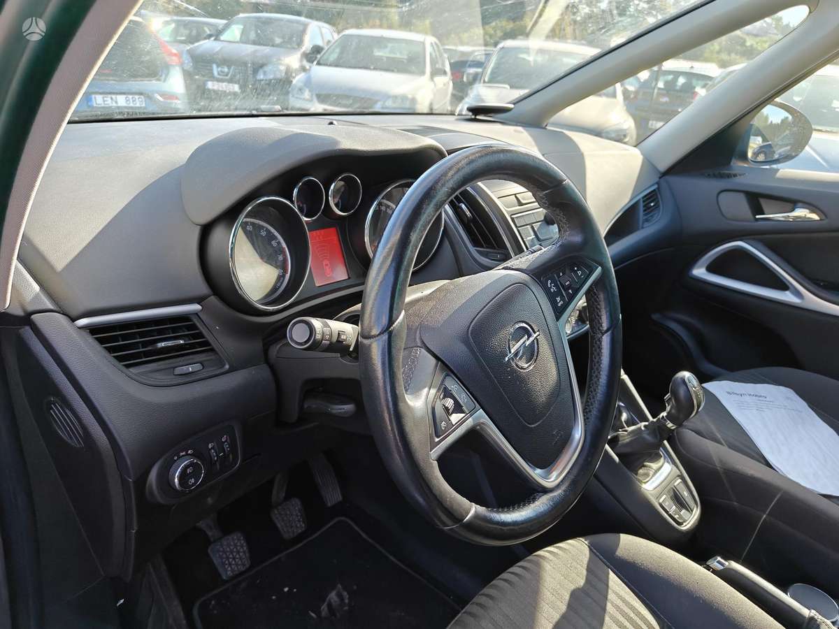 Opel Zafira 2012 — photo 15