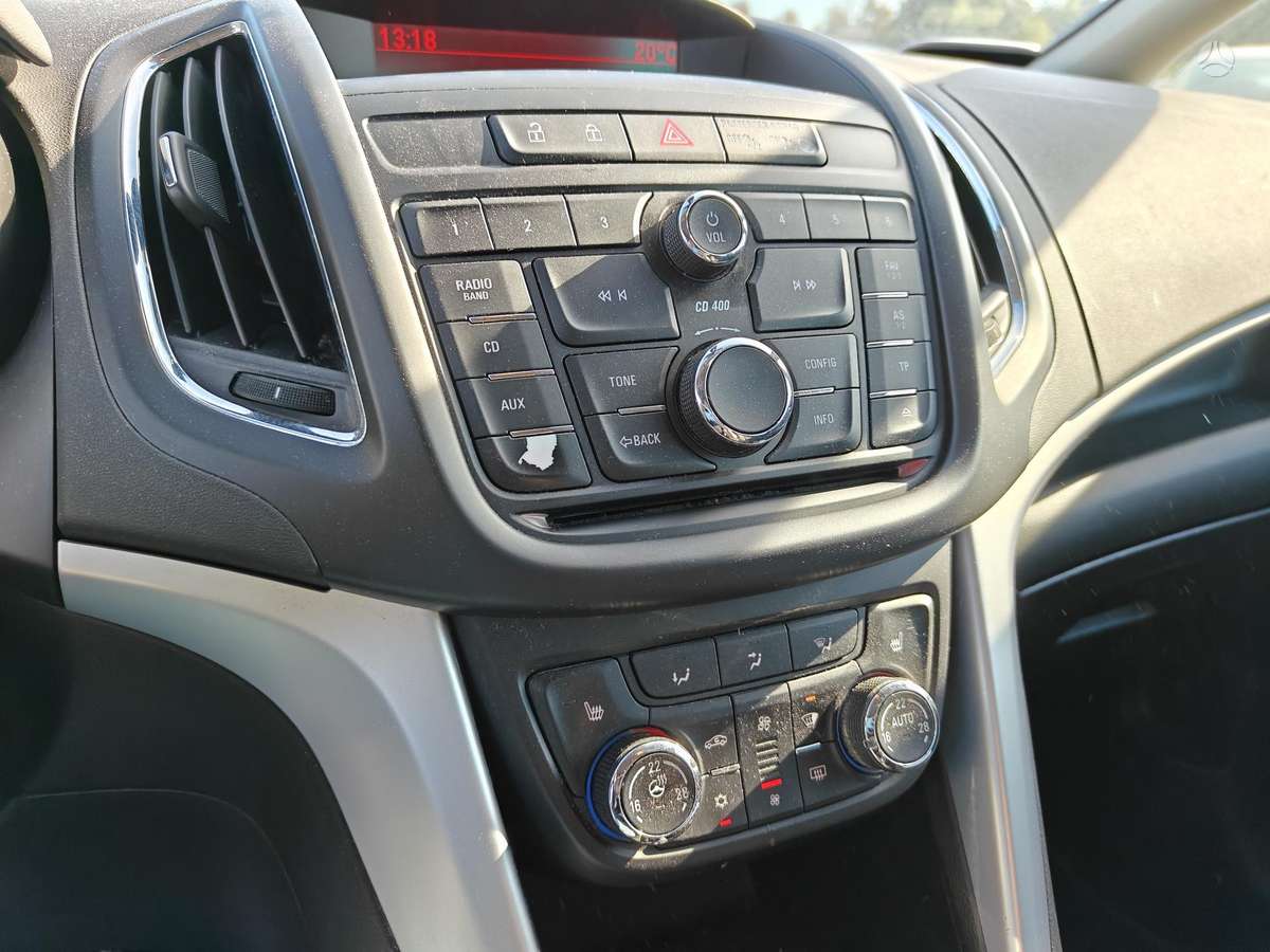 Opel Zafira 2012 — photo 16
