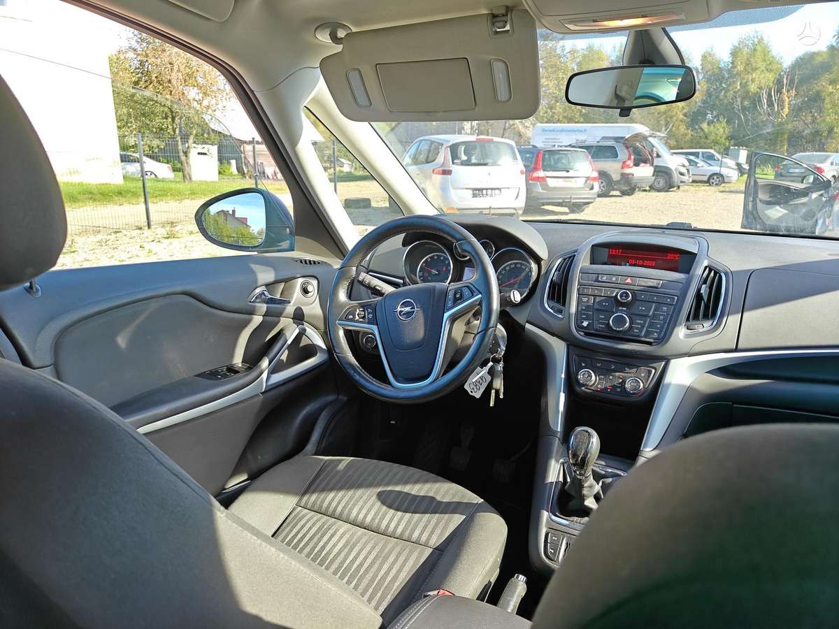 Opel Zafira 2012 — photo 7