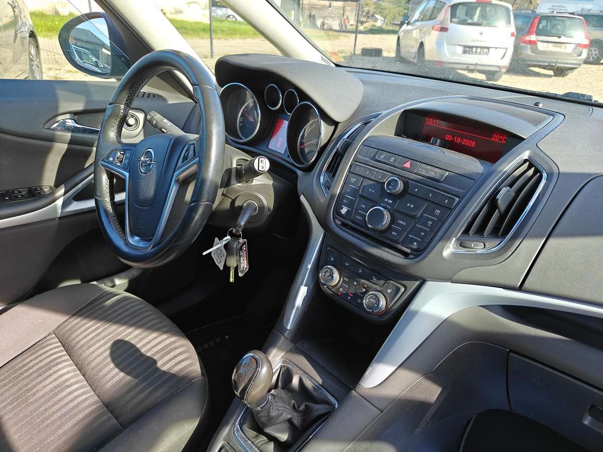 Opel Zafira 2012 — photo 8
