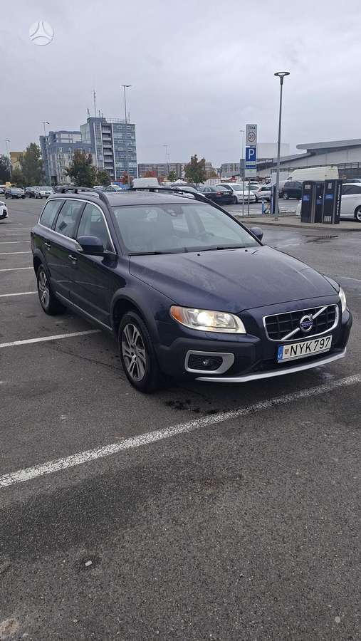 Volvo XC70 2012 — rear view