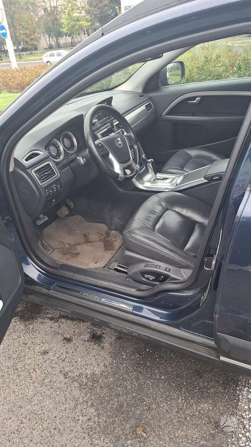Volvo XC70 2012 — photo 9