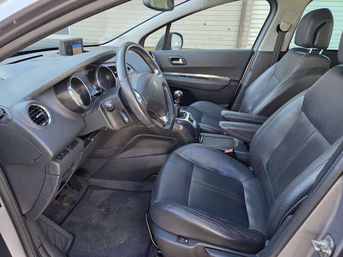 Peugeot 5008 2015 — photo 11