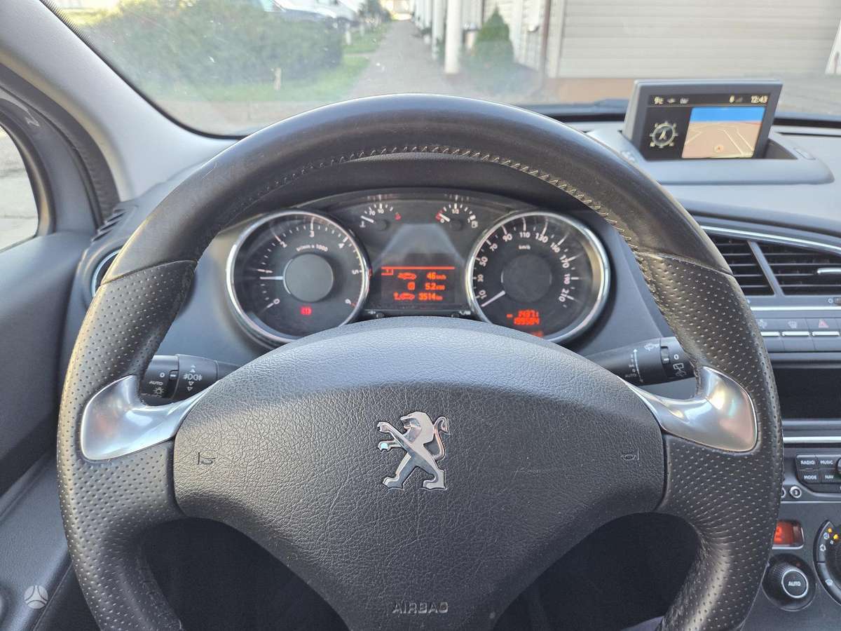 Peugeot 5008 2015 — photo 16