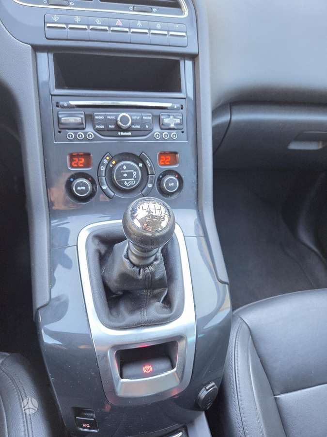 Peugeot 5008 2015 — photo 17