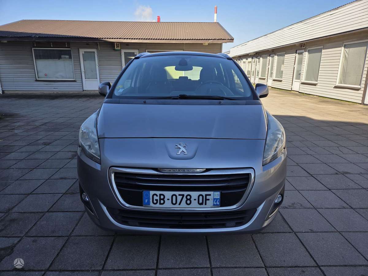 Peugeot 5008 2015 — rear view