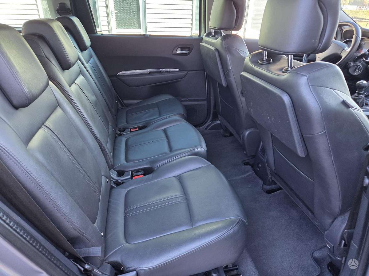 Peugeot 5008 2015 — photo 24