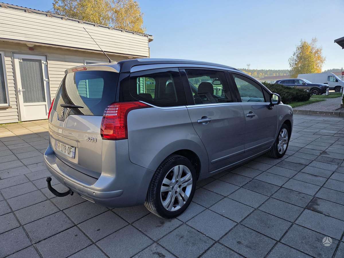 Peugeot 5008 2015 — engine 1560 cm³, 114 HP (84kW)