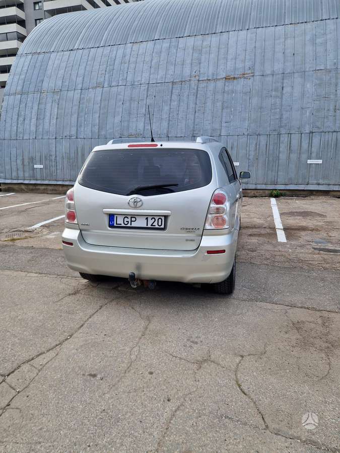 Toyota Corolla 2009 — engine 2200 cm³, 136 HP (100kW)