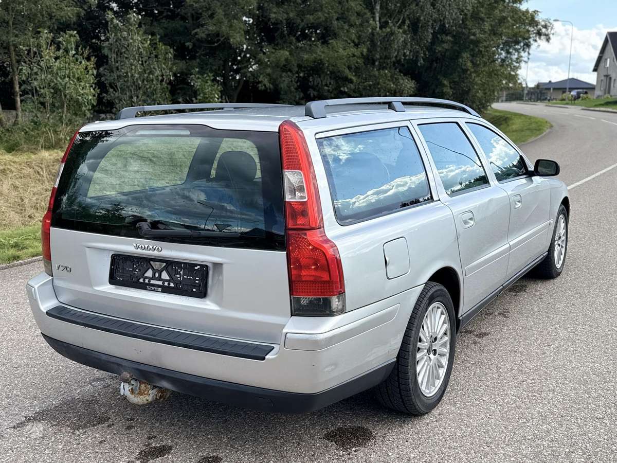 Volvo V70 2006 — photo 11