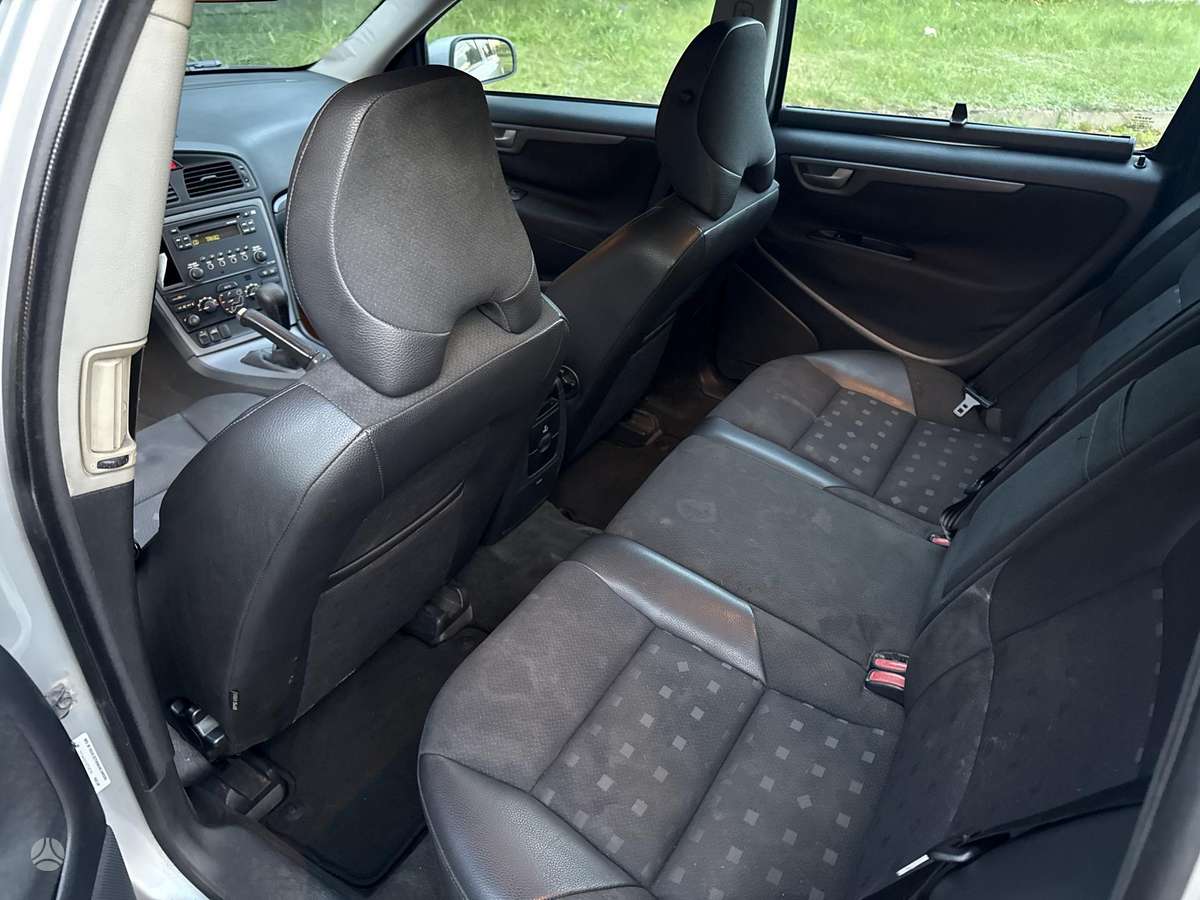 Volvo V70 2006 — photo 14