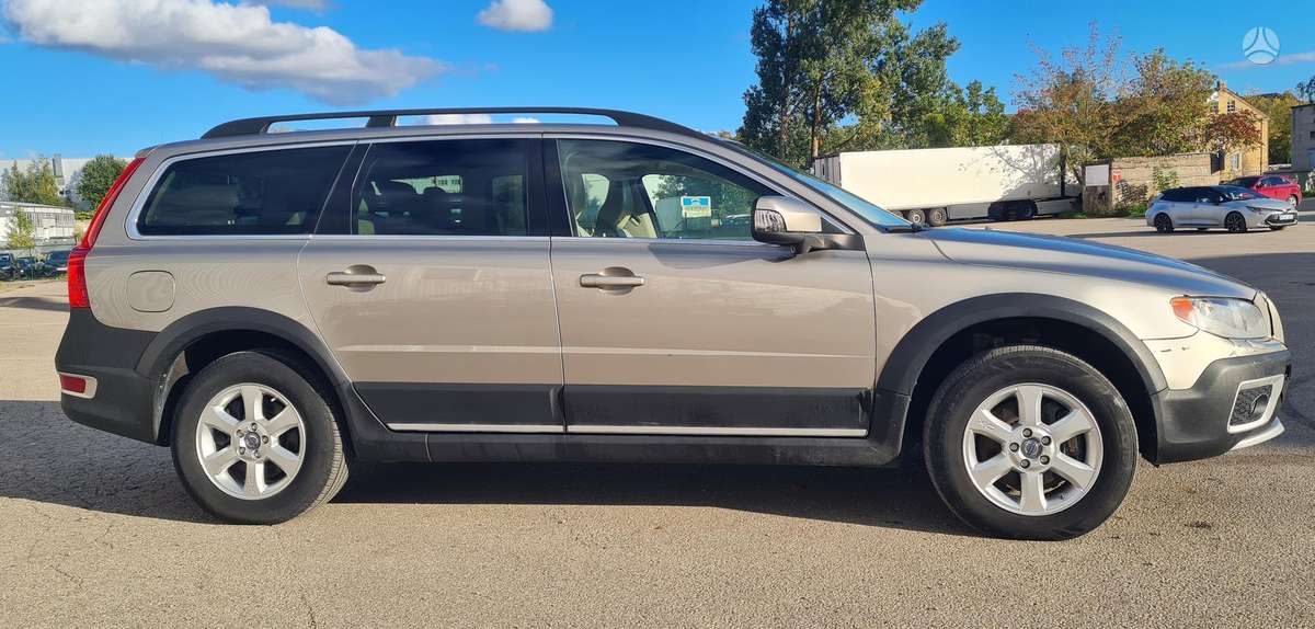 Volvo XC70 2012 — салон
