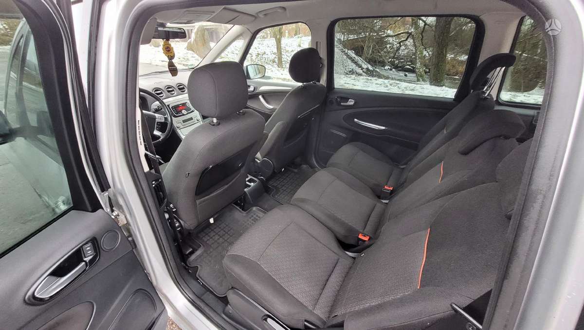 Ford Galaxy 2009 — photo 11