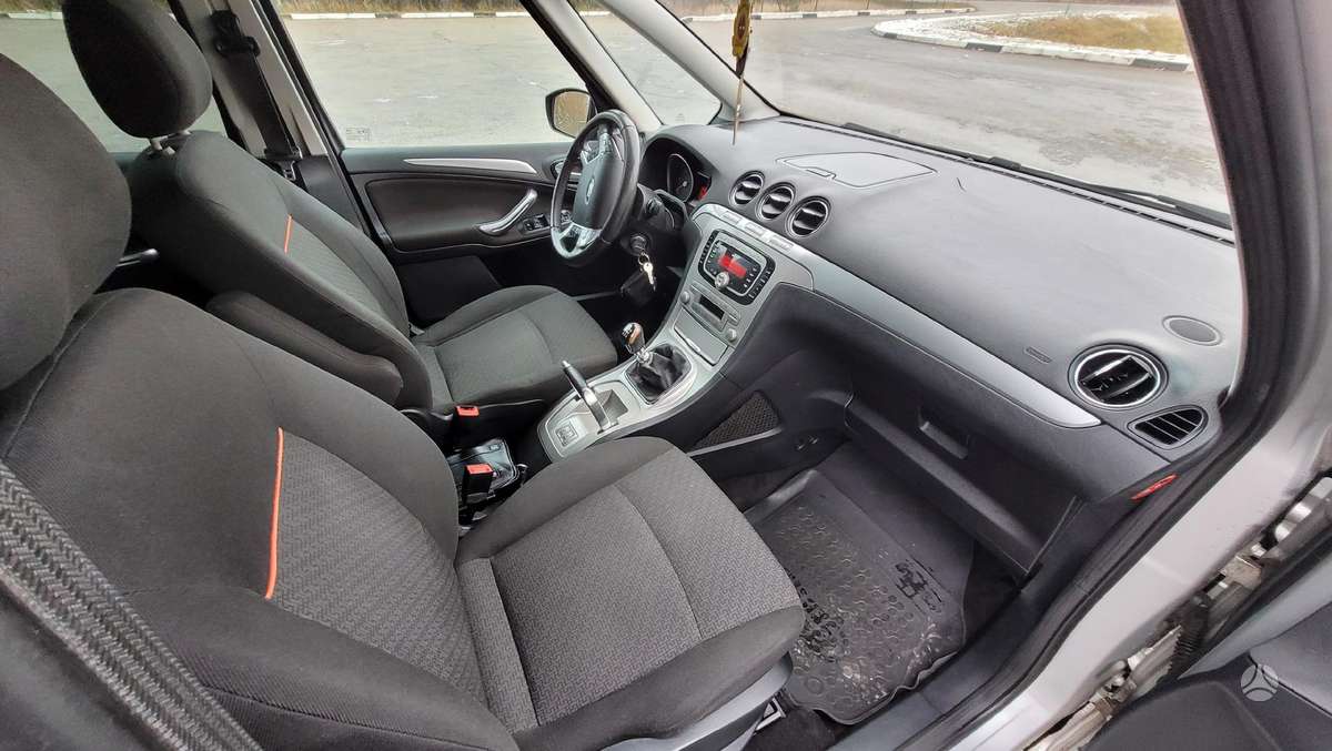 Ford Galaxy 2009 — photo 14