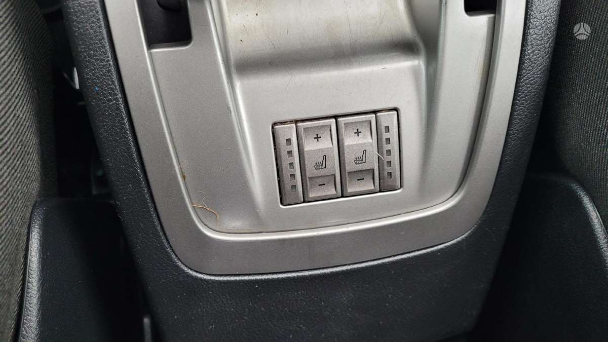 Ford Galaxy 2009 — photo 16