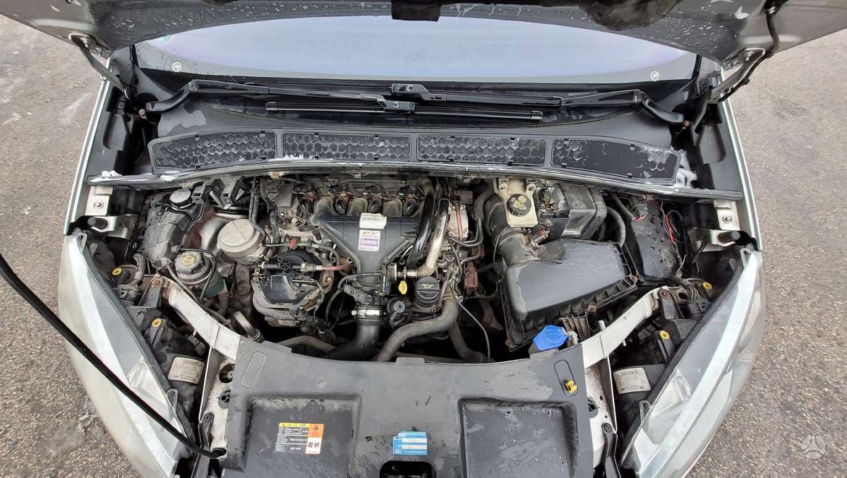 Ford Galaxy 2009 — photo 21