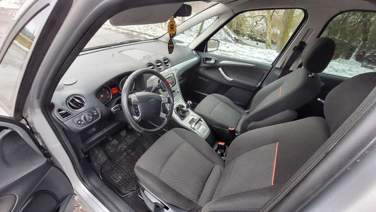 Ford Galaxy 2009 — photo 9